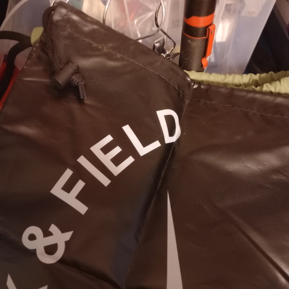 GREEN NIKE DRAWSTRING BAG AND NIKE TRACK AND FIELD SHOEBAG - Picture 12 of 14